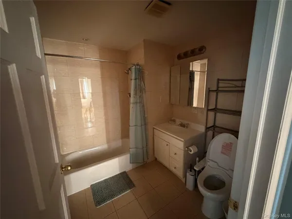 $2,700 | 143-28 41st Avenue, Unit 8C | Downtown Flushing