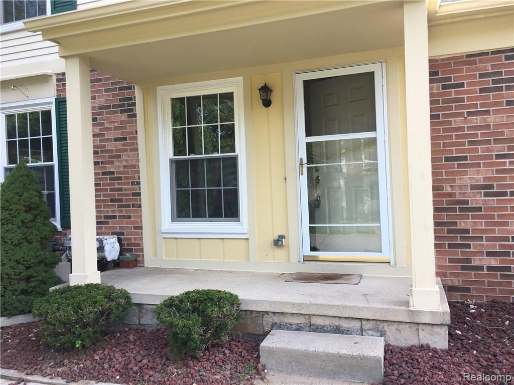 1428 Crescent Lane Rochester, MI 48306 - Photo 3 of 21