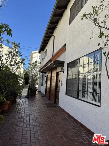 $4,650 | 1027 11th Street, Unit E, Santa Monica, CA 90403