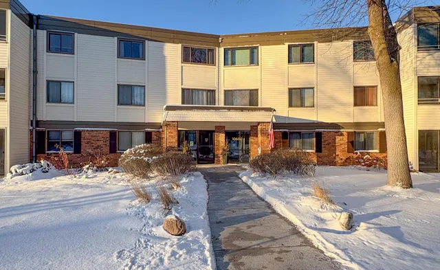 $174,900 | 10600 43rd Avenue North, Unit 203, Plymouth, MN 55442