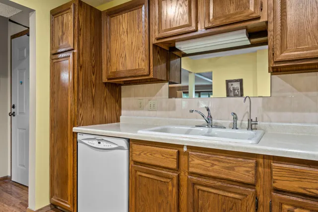 $174,900 | 10600 43rd Avenue North, Unit 203, Plymouth, MN 55442