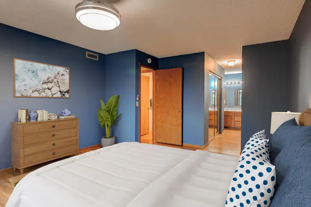 $174,900 | 10600 43rd Avenue North, Unit 203, Plymouth, MN 55442