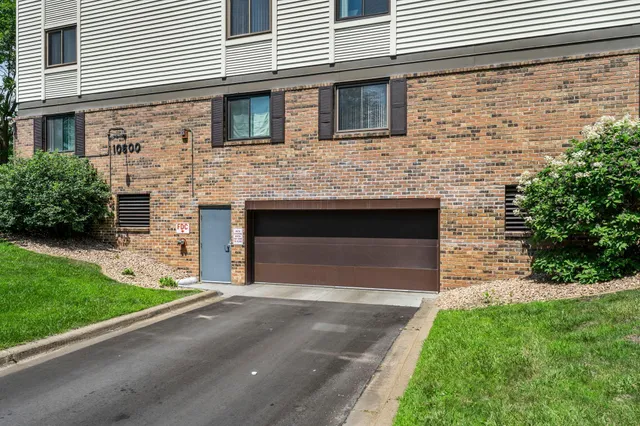 $174,900 | 10600 43rd Avenue North, Unit 203, Plymouth, MN 55442
