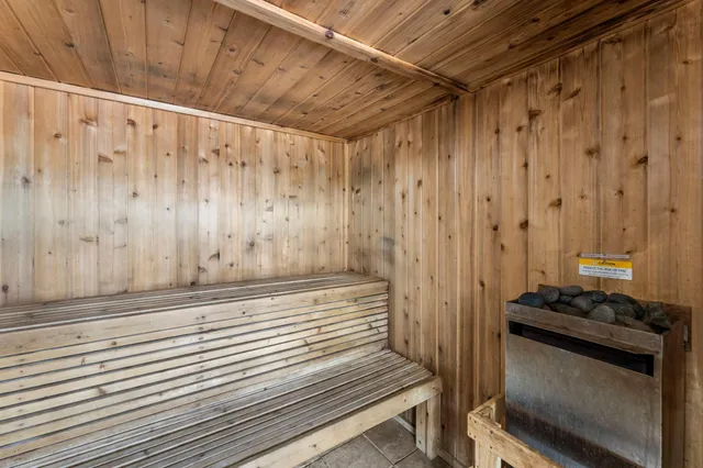 $174,900 | 10600 43rd Avenue North, Unit 203, Plymouth, MN 55442