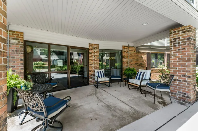 $174,900 | 10600 43rd Avenue North, Unit 203, Plymouth, MN 55442