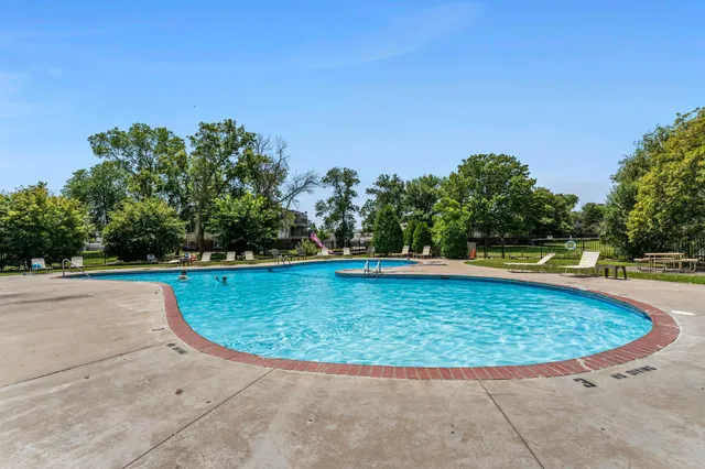 $174,900 | 10600 43rd Avenue North, Unit 203, Plymouth, MN 55442