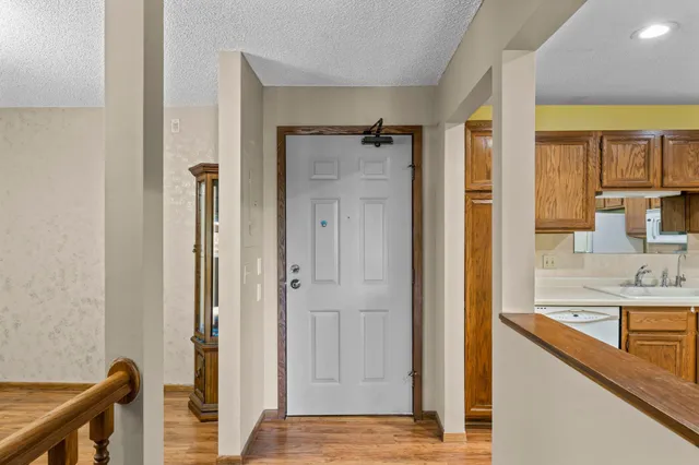 $174,900 | 10600 43rd Avenue North, Unit 203, Plymouth, MN 55442