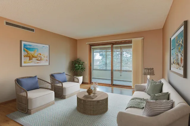 $174,900 | 10600 43rd Avenue North, Unit 203, Plymouth, MN 55442