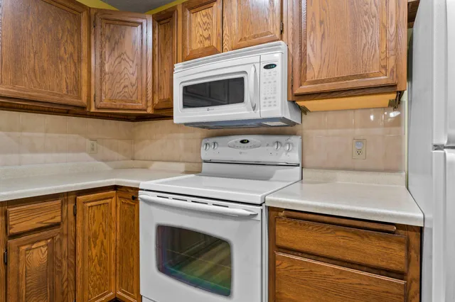 $174,900 | 10600 43rd Avenue North, Unit 203, Plymouth, MN 55442