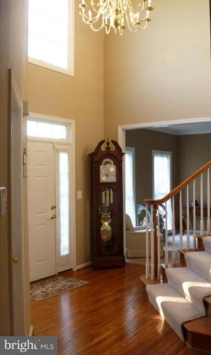 14171 Clubhouse Road Gainesville, VA 20155 - Photo 14 of 30 Entrance / Foyer