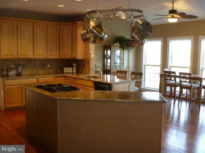 14171 Clubhouse Road Gainesville, VA 20155 - Photo 9 of 30 Kitchen