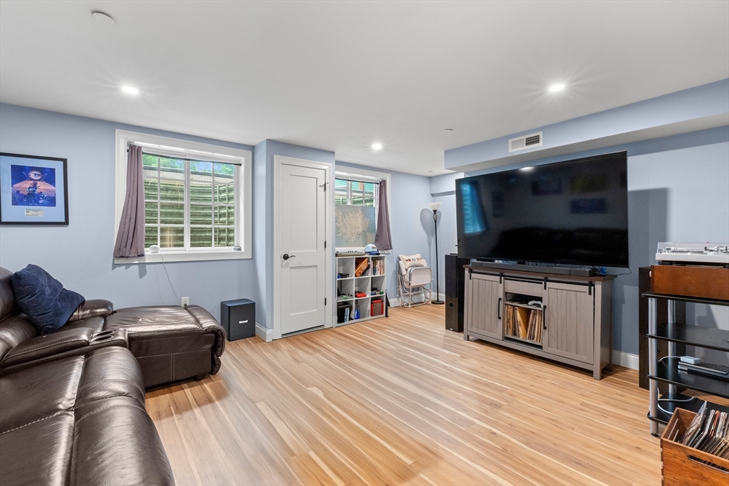 83 High Street, Unit 4 Ipswich, MA 01938 - Photo 19 of 35