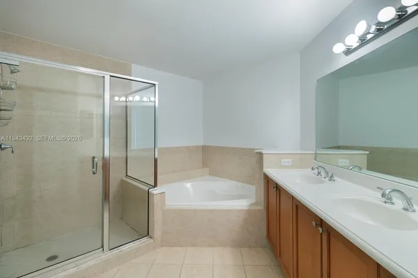 $3,000 | 8395 Southwest 73rd Avenue, Unit 528, Miami, FL 33143