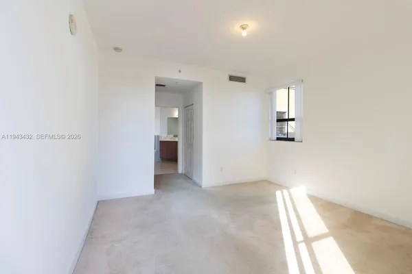 $3,000 | 8395 Southwest 73rd Avenue, Unit 528, Miami, FL 33143