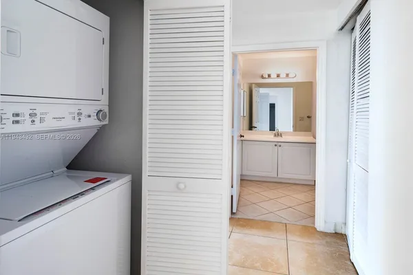 $3,000 | 8395 Southwest 73rd Avenue, Unit 528, Miami, FL 33143