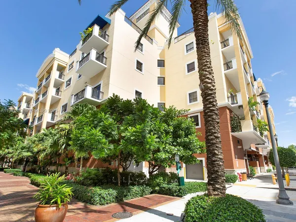 $3,000 | 8395 Southwest 73rd Avenue, Unit 528, Miami, FL 33143