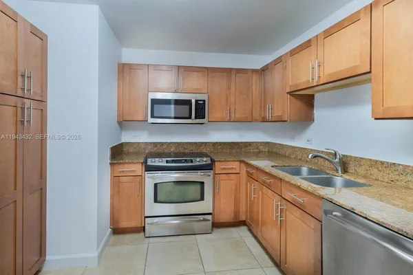 $3,000 | 8395 Southwest 73rd Avenue, Unit 528, Miami, FL 33143