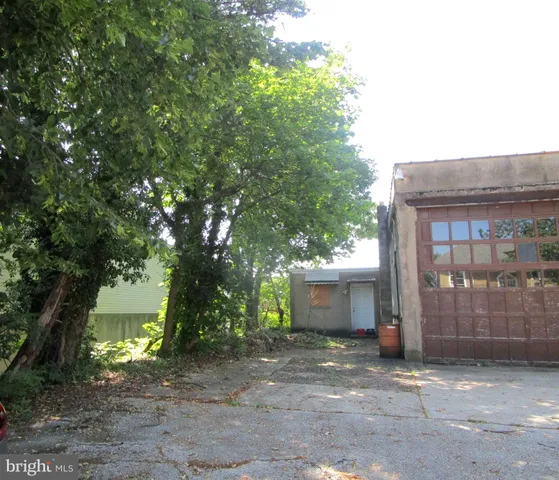 a view of a house with a backyard and a tree
