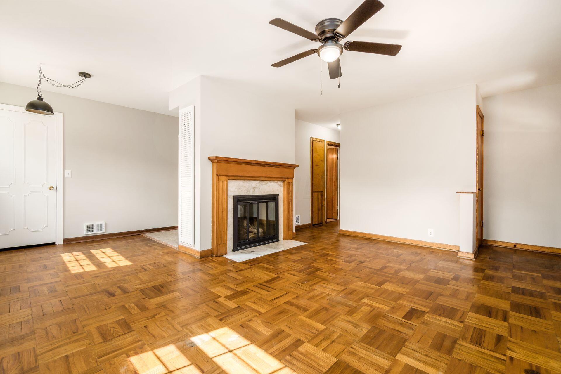 2351 Cranford Road Columbus, OH 43221 - Photo 6 of 30 Living Room