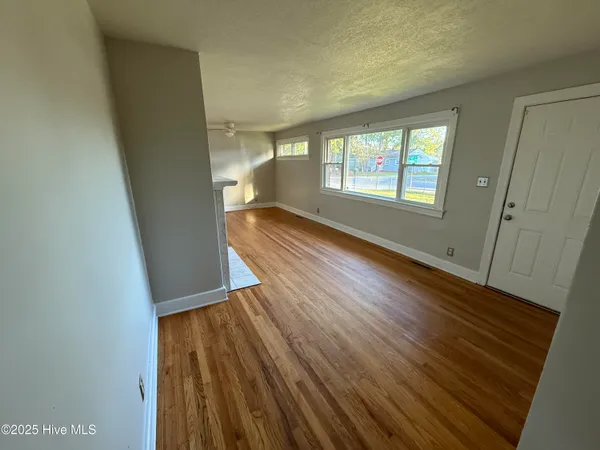 $1,500 | 2500 East 3rd Street, Greenville, NC 27858