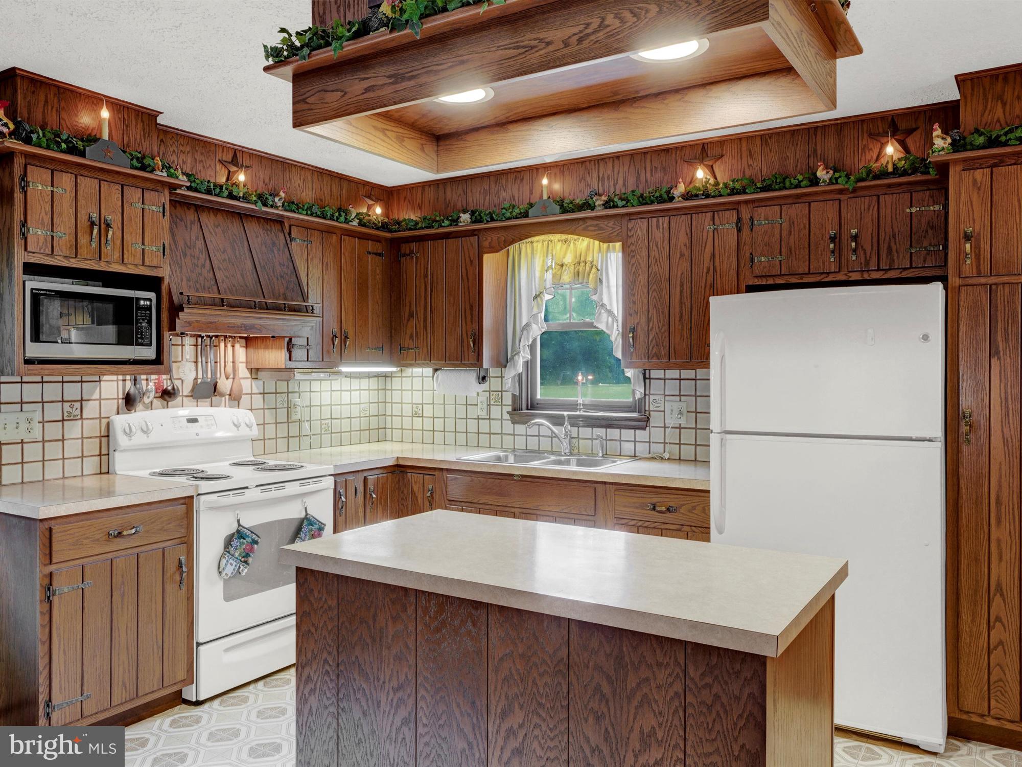 573 Gehman School Road Denver, PA 17517 - Photo 11 of 39 Kitchen