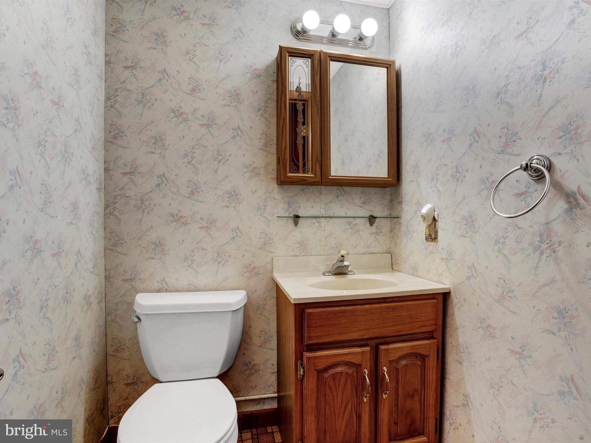 573 Gehman School Road Denver, PA 17517 - Photo 27 of 39 Half Bath
