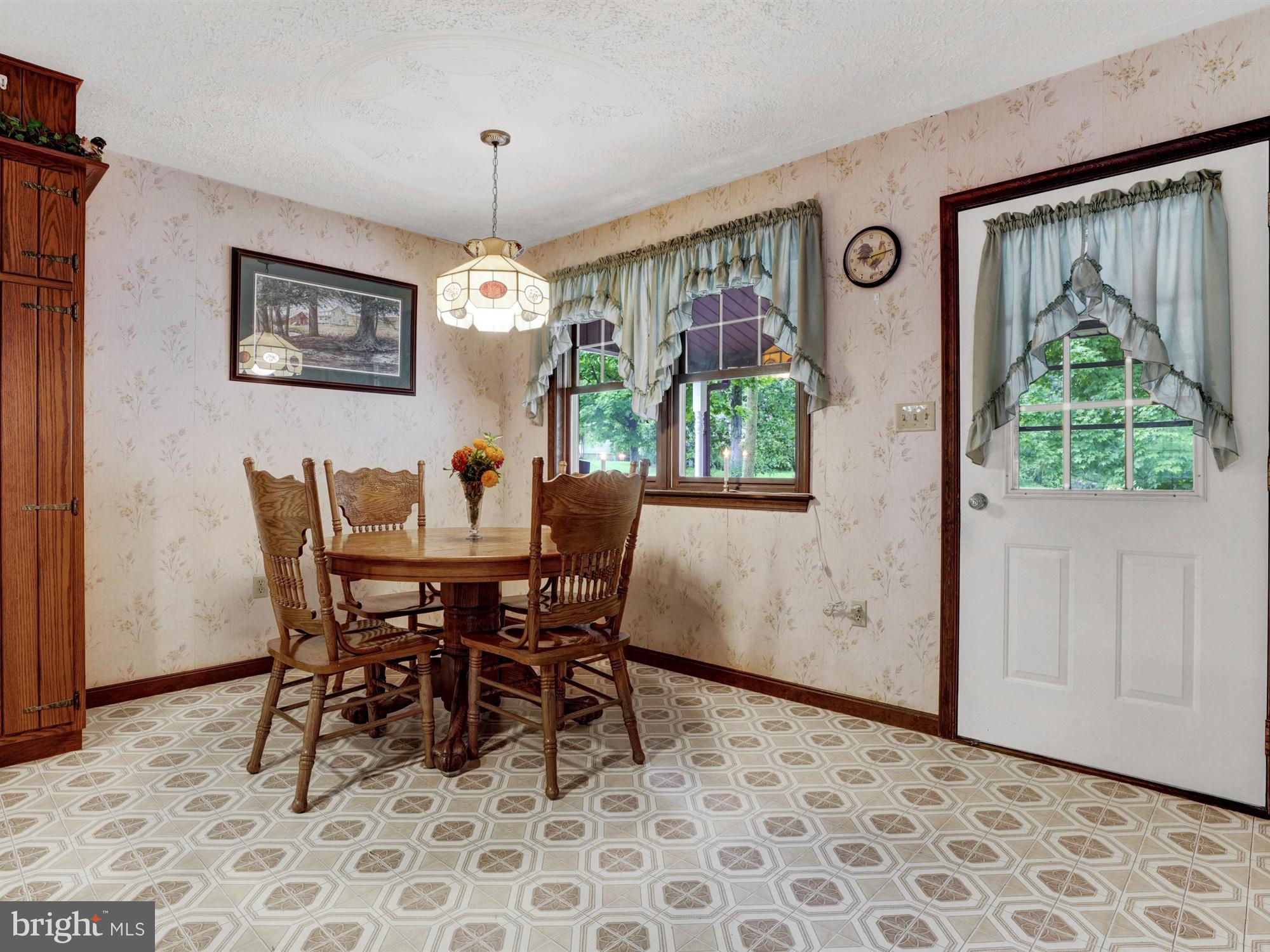 573 Gehman School Road Denver, PA 17517 - Photo 9 of 39 Dining Area