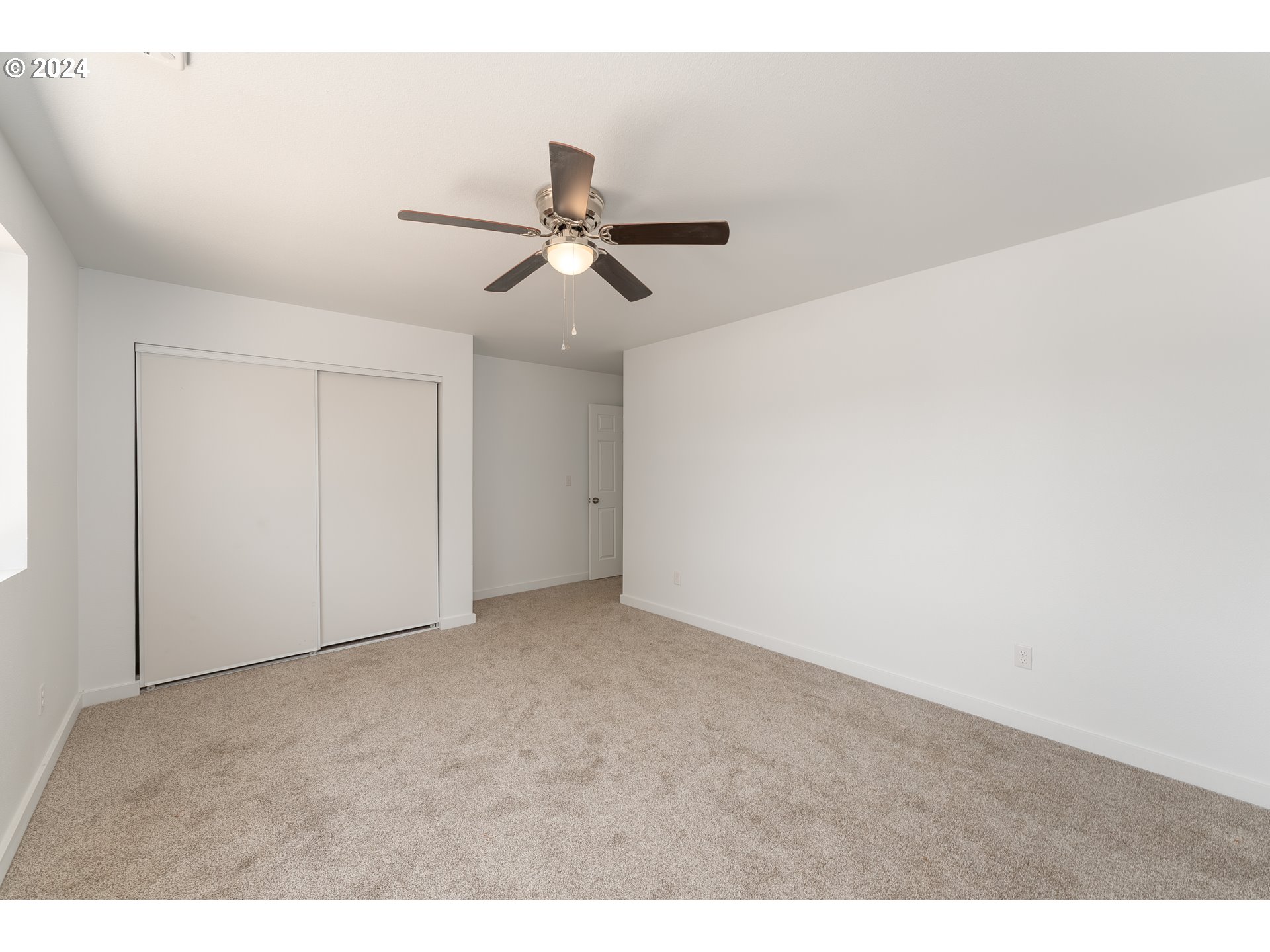 1237 Southeast Washington Avenue Roseburg, OR 97470 - Photo 23 of 28 a view of an empty room