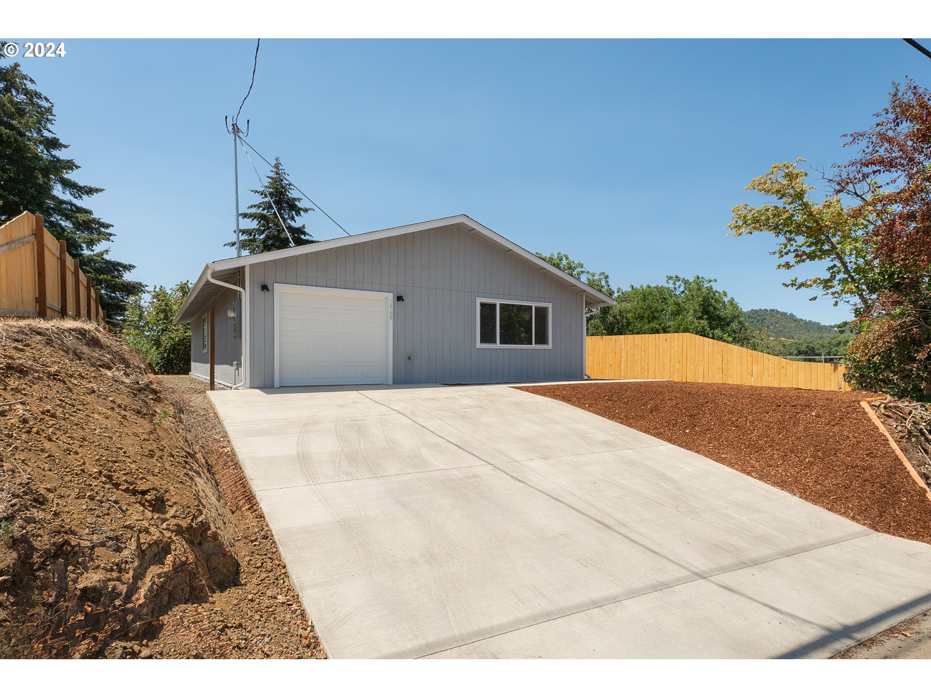 1237 Southeast Washington Avenue Roseburg, OR 97470 - Photo 28 of 28 a view of backyard of house