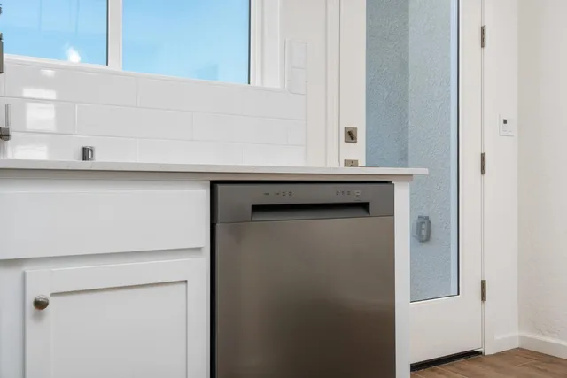 $362,990 | 6572 East Cresthaven Drive, Fresno, CA 93727