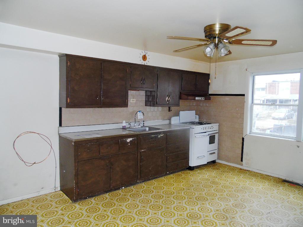 8052 Lansdale Road Baltimore, MD 21224 - Photo 4 of 10 Interior
