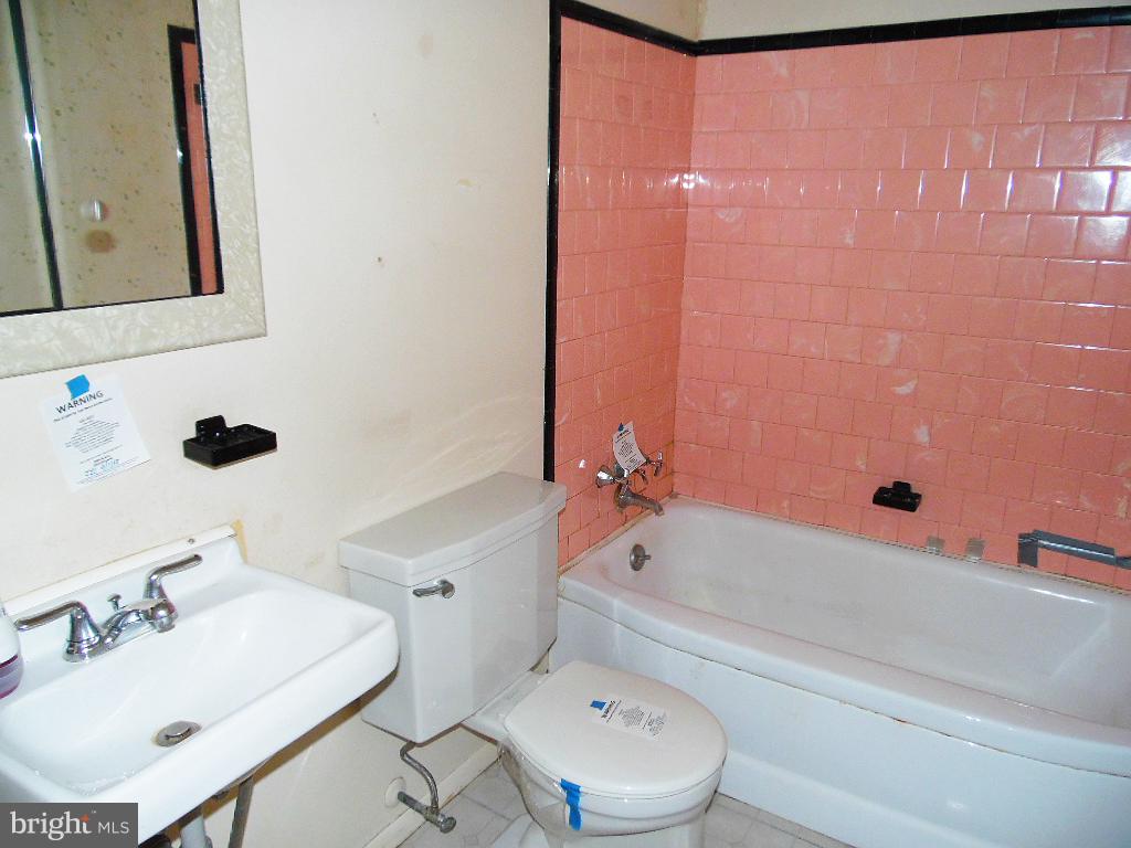 8052 Lansdale Road Baltimore, MD 21224 - Photo 5 of 10 Interior
