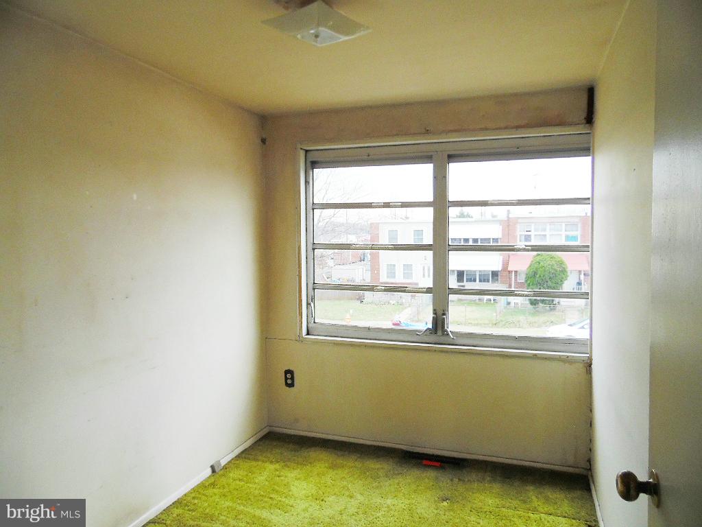 8052 Lansdale Road Baltimore, MD 21224 - Photo 8 of 10 Interior