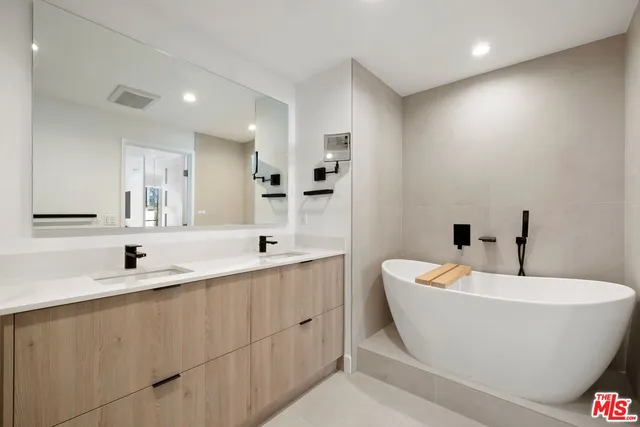 $10,500 | 1100 Alta Loma Road, Unit 1002, West Hollywood, CA 90069