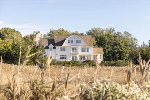 $3,695,000 | 105 Waterview Drive, Southold, NY 11971