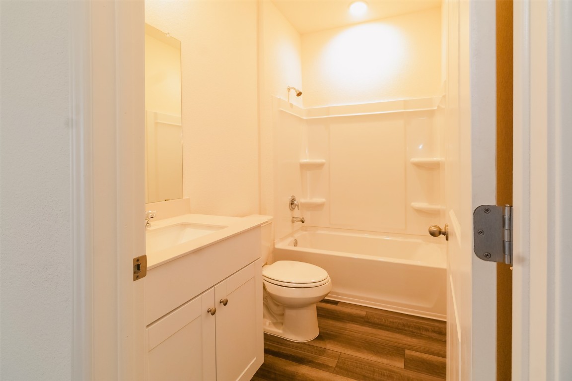 1524 Morris Loop San Marcos, TX 78666 - Photo 11 of 25 a bathroom with a bathtub and a toilet