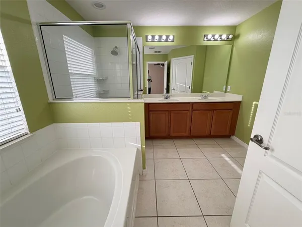 $2,350 | 10922 Savannah Landing Circle, Orlando, FL 32832