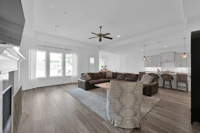 $710,000 | 2333 Goldenglade Drive, Conroe, TX 77384