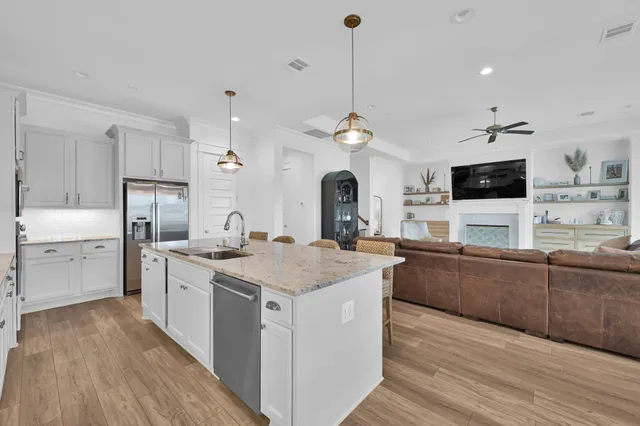 $710,000 | 2333 Goldenglade Drive, Conroe, TX 77384