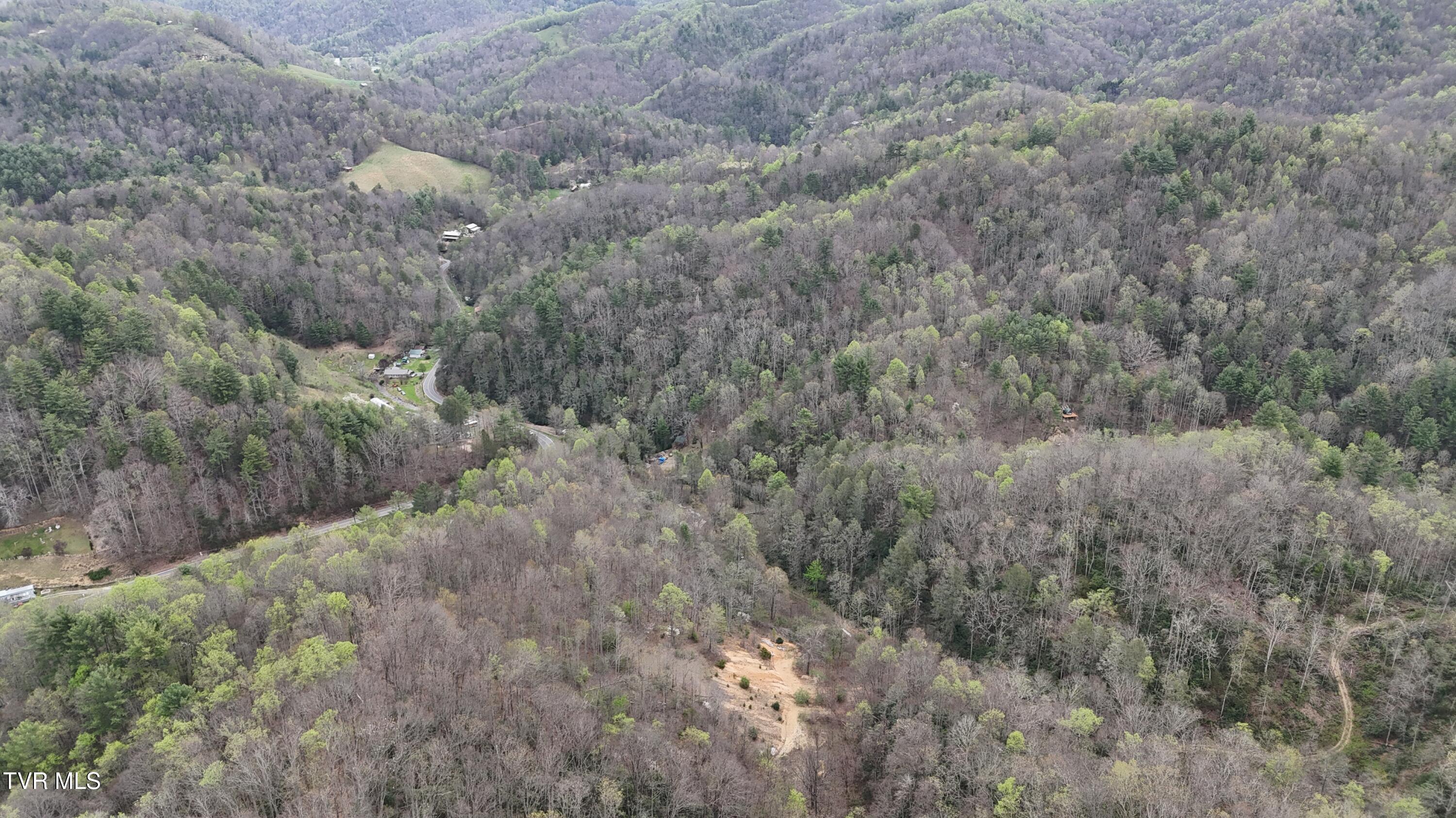 719 Simerly Creek Road Hampton, TN 37658 - Photo 34 of 64 image00034
