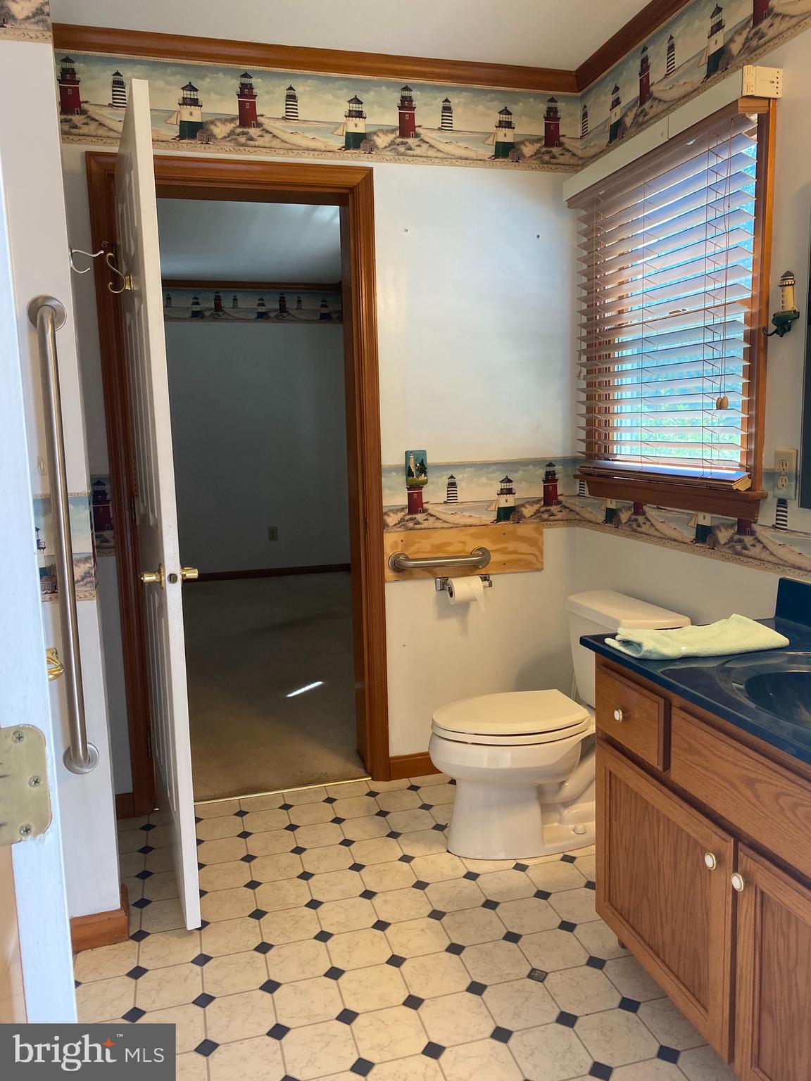 12265 Laurel Road Laurel, DE 19956 - Photo 10 of 23 Masterbath w/ entry from the master& the utility