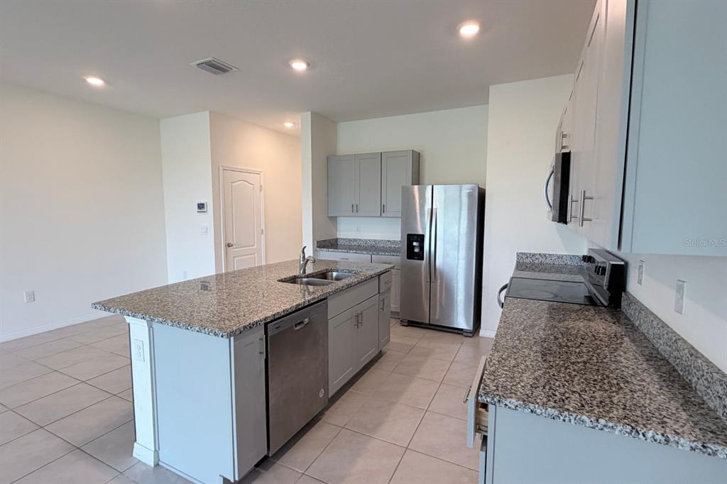 1470 Isleta Loop Kissimmee, FL 34741 - Photo 7 of 31