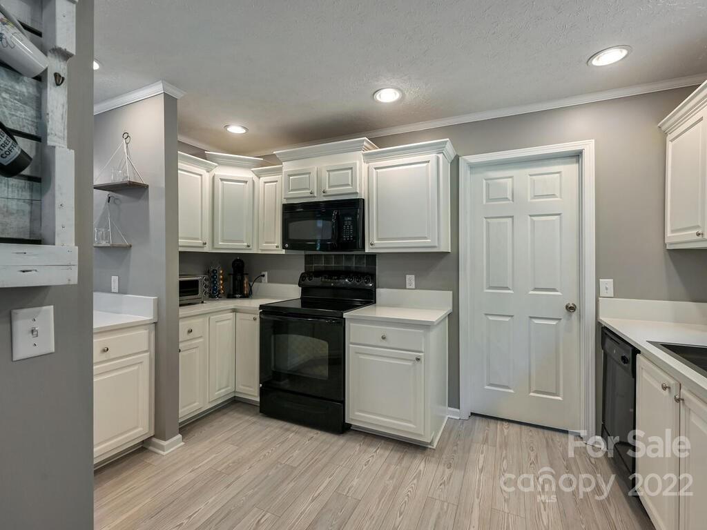 147 Church Road Fairview, NC 28730 - Photo 9 of 27 Gallery Image 9