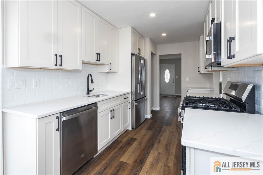 197 McFarlane Road Colonia, NJ 07067 - Photo 5 of 40