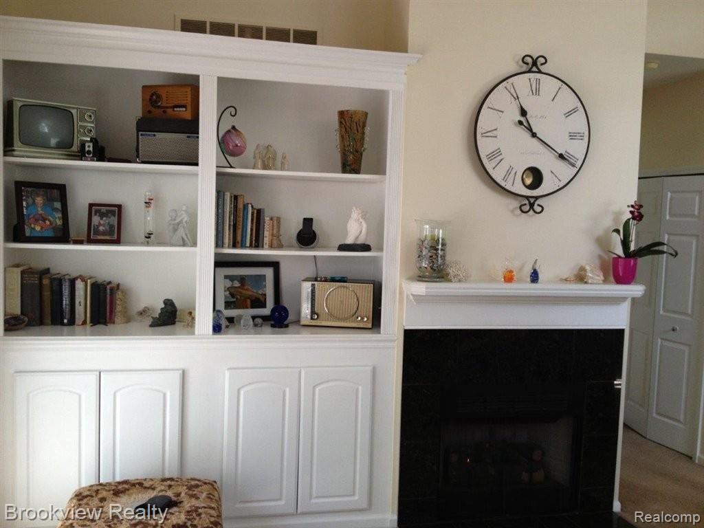 674 West Bluff Court Rochester, MI 48307 - Photo 18 of 21 Great room