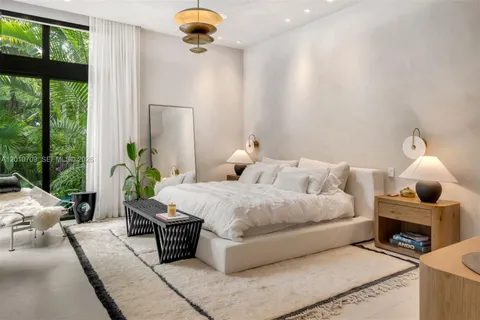 $4,599,000 | 5225 La Gorce Drive, Miami Beach, FL 33140