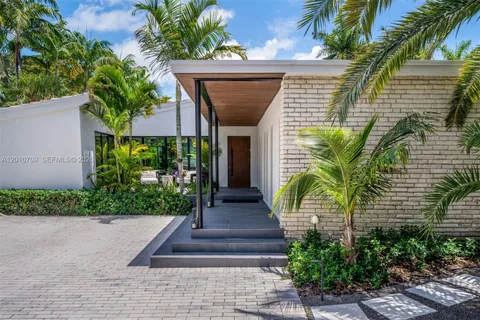 $4,599,000 | 5225 La Gorce Drive, Miami Beach, FL 33140