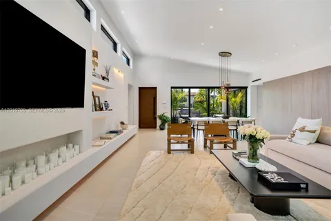 $4,599,000 | 5225 La Gorce Drive, Miami Beach, FL 33140