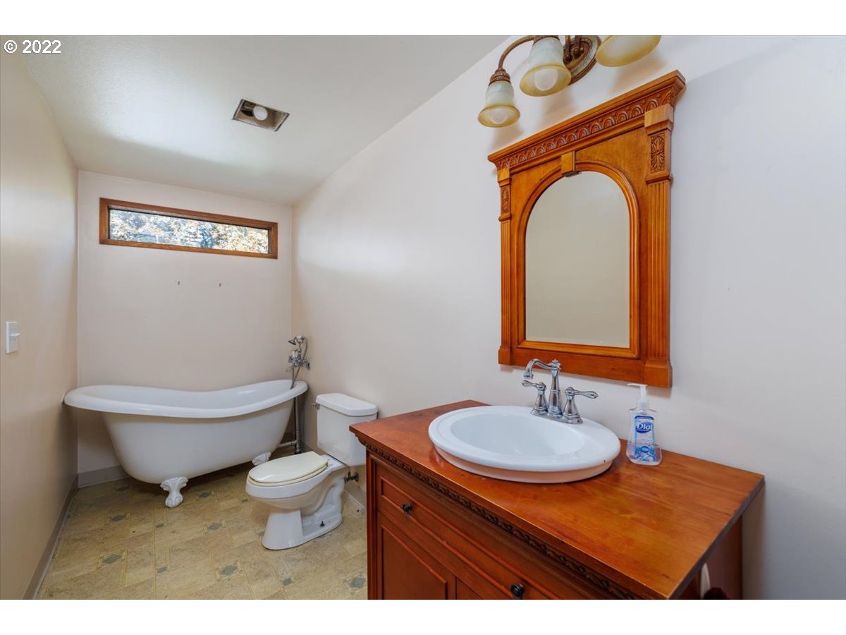 48 Eagle Crest Drive, Unit 2A Lake Oswego, OR 97035 - Photo 14 of 17 a bathroom with a toilet sink and mirror
