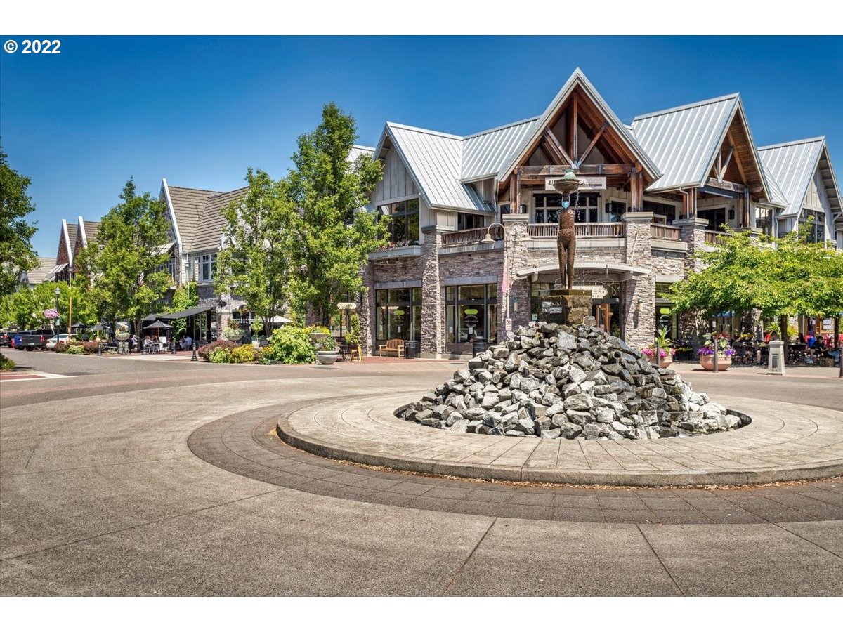 48 Eagle Crest Drive, Unit 2A Lake Oswego, OR 97035 - Photo 17 of 17 a front view of a house with a yard